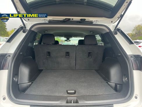 Used 2025 Chevrolet Blazer LT FWD image 9