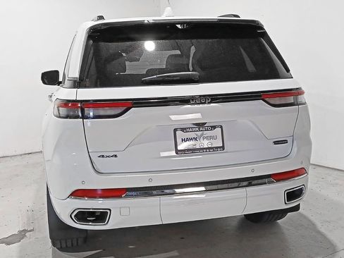 Used 2022 Jeep Grand Cherokee Overland w/ Luxury Tech Group IV AWD/4WD image 5