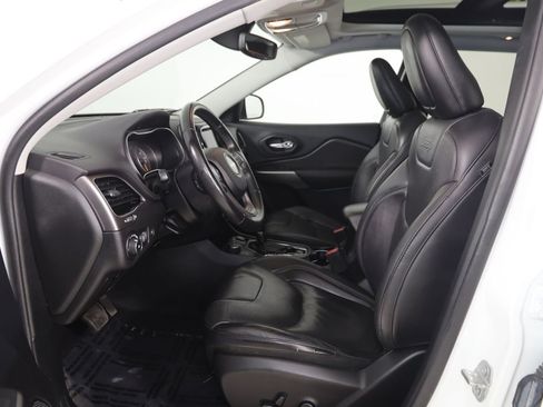 Used 2019 Jeep Cherokee Limited w/ Technology Group AWD/4WD image 12