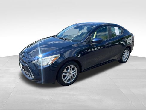 Used 2017 Toyota Yaris iA FWD image 4