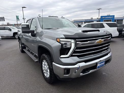 Used 2024 Chevrolet Silverado 2500 LTZ w/ LTZ Convenience Package AWD/4WD image 3