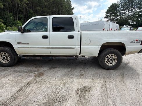 Used 2005 GMC Sierra 2500 SLT w/ Heavy-Duty Power Package AWD/4WD image 11