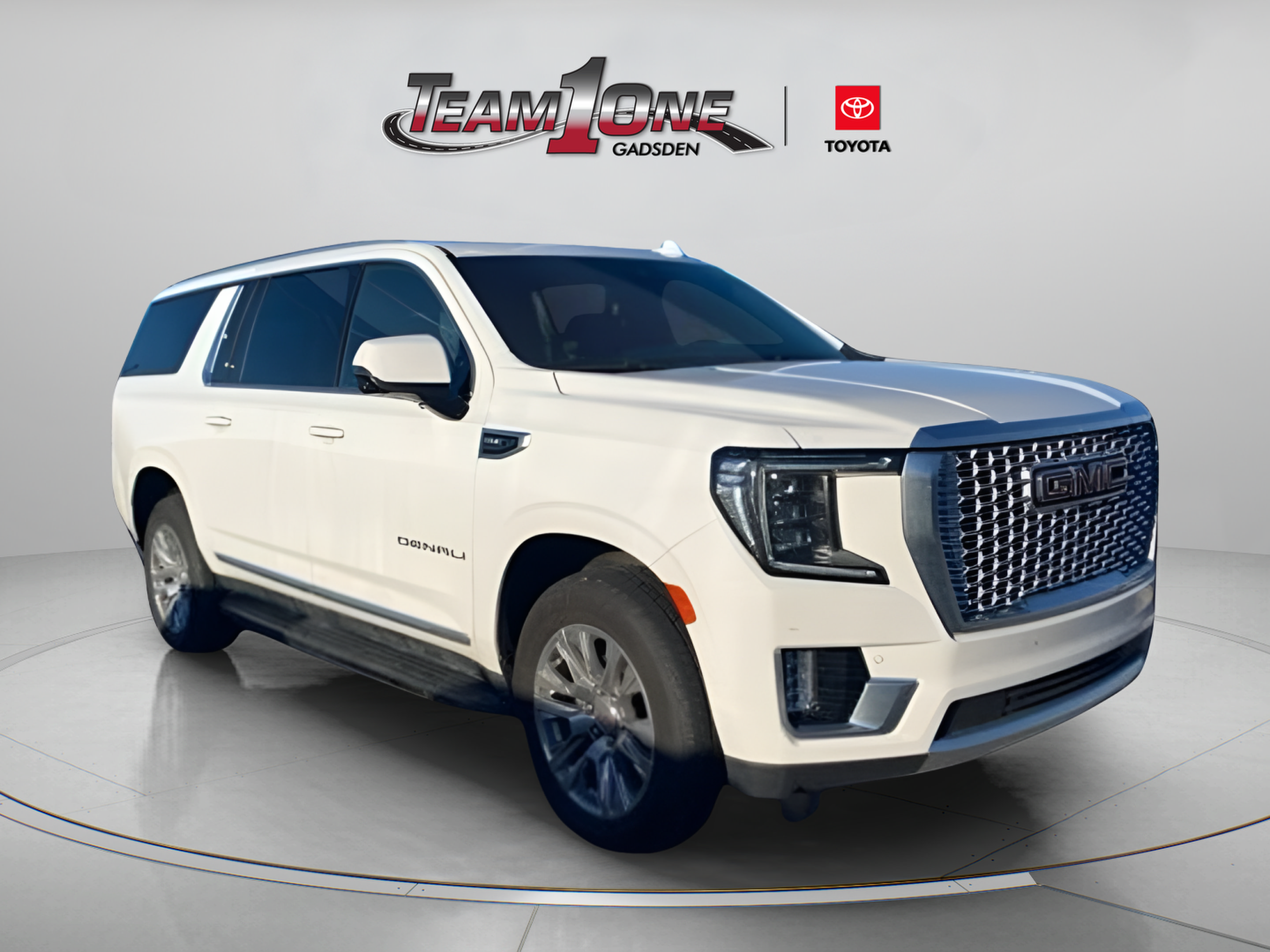 Used 2024 GMC Yukon XL Denali RWD image 1