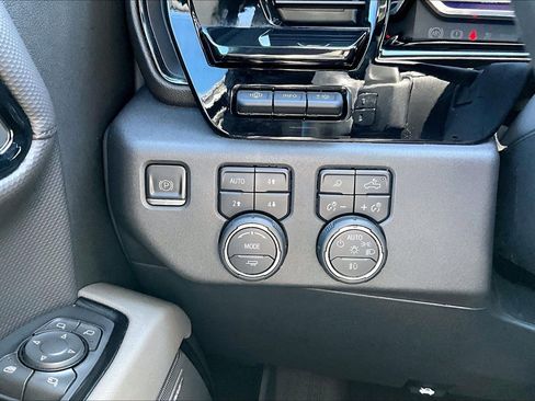 Certified 2023 Chevrolet Silverado 1500 ZR2 w/ Technology Package AWD/4WD image 28