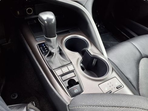 Used 2024 Toyota Camry XSE FWD image 12