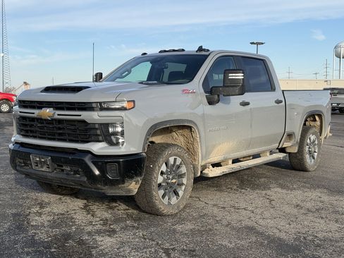 Used 2025 Chevrolet Silverado 2500 Custom w/ Custom Value Package image 7