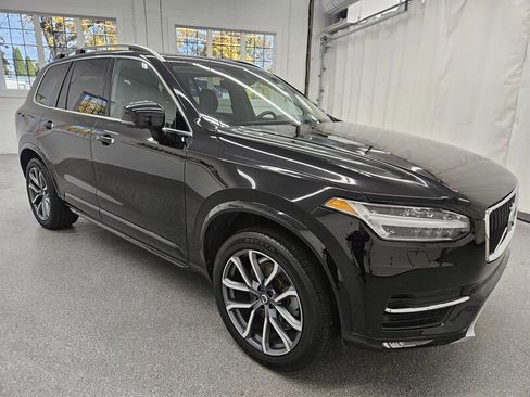 Used 2017 Volvo XC90 T6 Momentum w/ Vision Package image 3