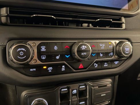 Used 2024 Jeep Wrangler Unlimited Rubicon 392 AWD/4WD image 27