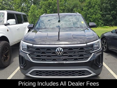 Used 2025 Volkswagen Atlas Cross Sport SE FWD image 2