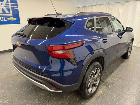Used 2024 Chevrolet Trax LT image 2
