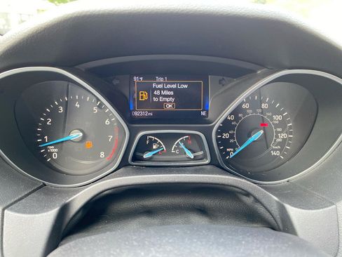 Used 2016 Ford Focus SE w/ SE Sport Package FWD image 9