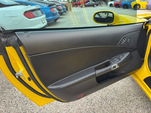 Used 2006 Chevrolet Corvette Coupe w/ Preferred Equipment Group RWD image 13