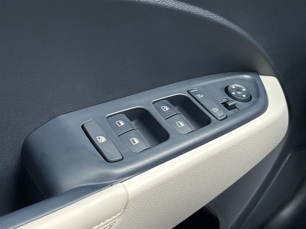New 2026 Hyundai Venue SEL FWD image 11