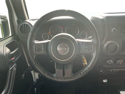 Used 2017 Jeep Wrangler Unlimited Sport w/ Connectivity Group AWD/4WD image 18