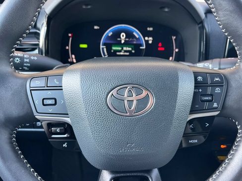 Used 2025 Toyota Camry SE FWD image 25