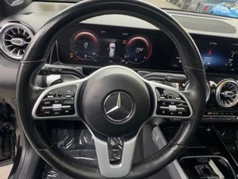 Used 2021 Mercedes-Benz GLB 250 4MATIC w/ Premium Package image 11