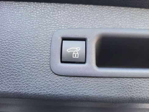 Used 2025 Toyota Sienna XSE image 26