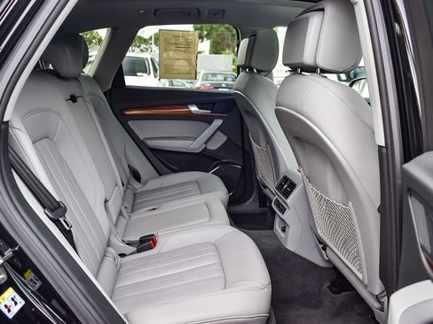 Used 2022 Audi Q5 2.0T Premium w/ Convenience Package image 16