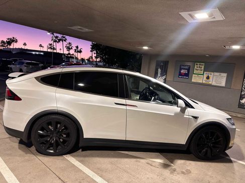 Used 2018 Tesla Model X 100D image 6