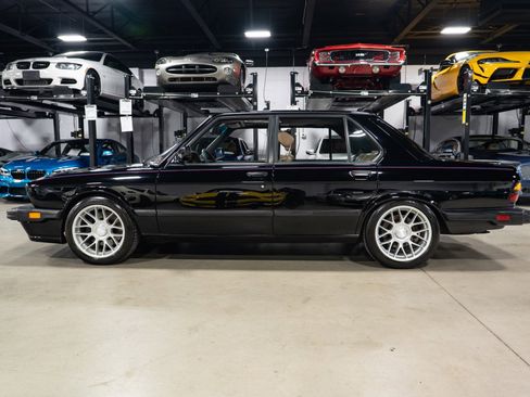 Used 1988 BMW M5 RWD image 4