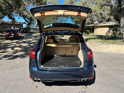 Used 2014 Porsche Cayenne Platinum Edition image 4