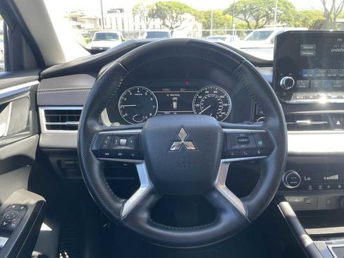 Used 2024 Mitsubishi Outlander SE FWD image 11