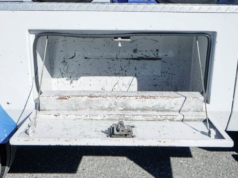 Used 2017 Ford F550 XLT w/ Advanced Security Pack image 19