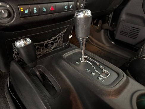 Used 2016 Jeep Wrangler Unlimited Rubicon image 32