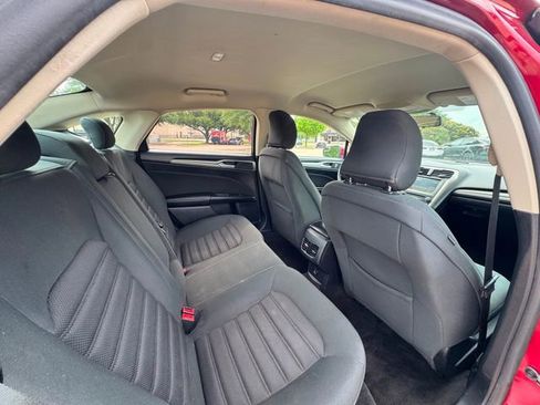 Used 2018 Ford Fusion SE w/ Fusion SE Technology Package FWD image 13