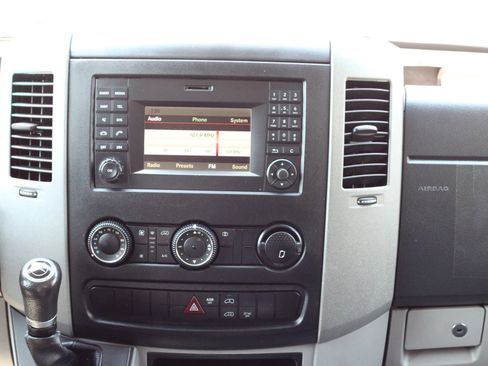 Used 2018 Mercedes-Benz Sprinter 2500 image 16