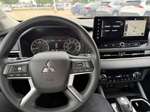 Used 2025 Mitsubishi Outlander SE AWD/4WD image 18
