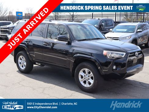 Used 2022 Toyota 4Runner SR5 image 1