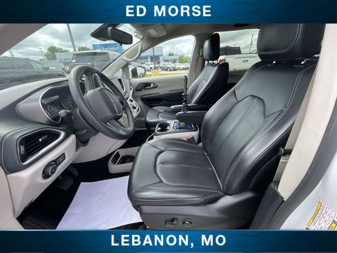 Used 2023 Chrysler Pacifica Touring-L FWD image 18