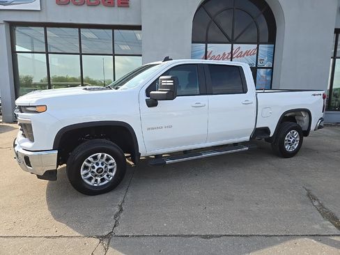 Used 2025 Chevrolet Silverado 2500 LT w/ Convenience Package AWD/4WD image 5