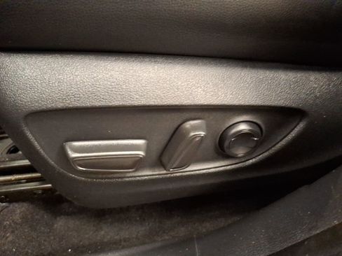 Used 2023 Toyota Highlander XLE AWD/4WD image 17