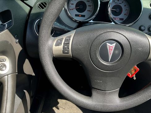 Used 2009 Pontiac Solstice Convertible w/ Preferred Package RWD image 11