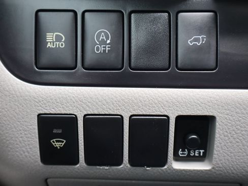 Used 2018 Toyota Highlander XLE AWD/4WD image 30