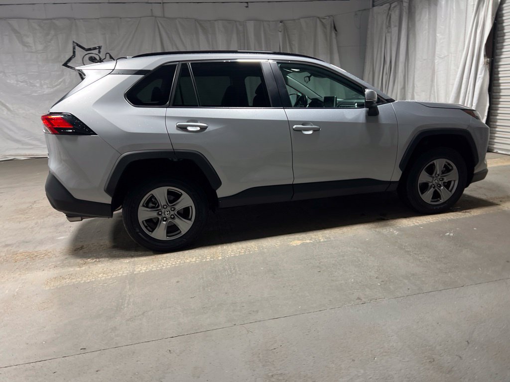 Used 2025 Toyota RAV4 XLE AWD/4WD image 8