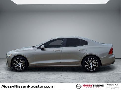 Used 2020 Volvo S60 T5 Momentum FWD image 5