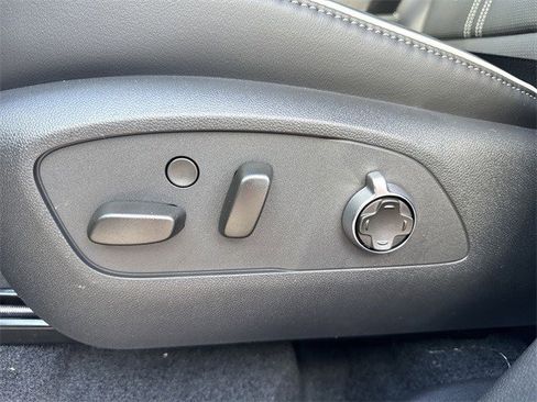 New 2026 Buick Enclave Avenir image 12