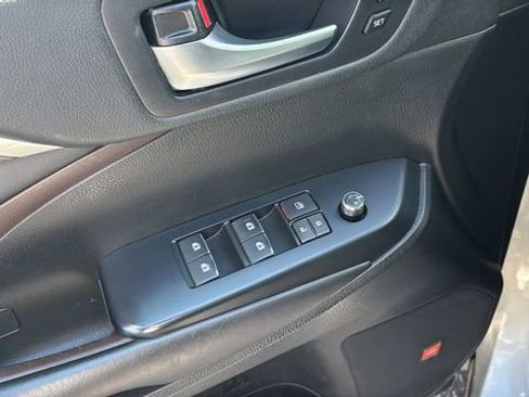 Used 2019 Toyota Highlander Limited Platinum AWD/4WD image 30