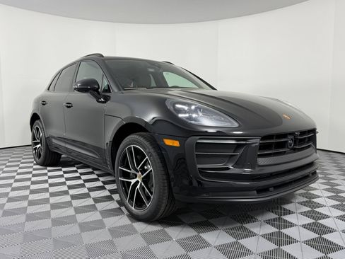 Certified 2026 Porsche Macan AWD/4WD image 7