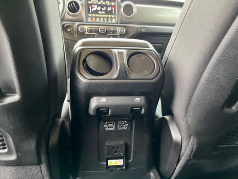 Used 2023 Jeep Wrangler Unlimited Rubicon 4xe w/ Steel Bumper Group image 17