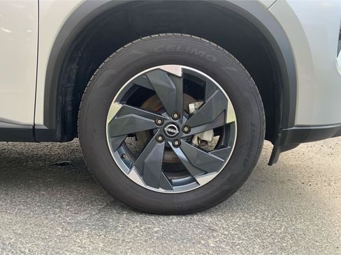 Used 2024 Nissan Rogue SV AWD/4WD image 25