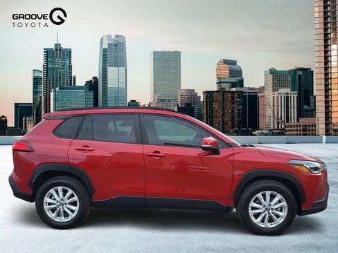Used 2023 Toyota Corolla Cross LE image 7