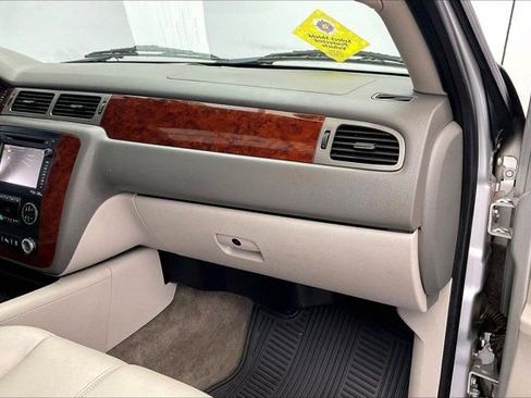 Used 2013 Chevrolet Avalanche LT AWD/4WD image 15