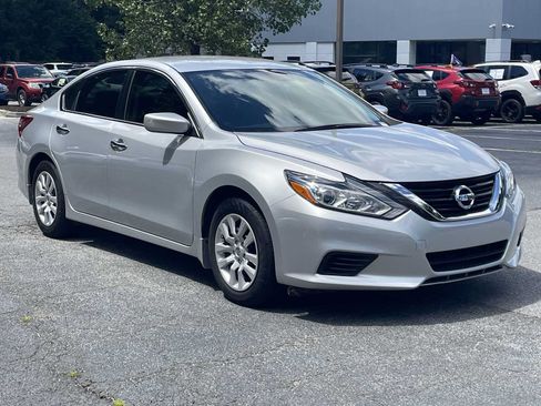 Used 2018 Nissan Altima 2.5 S w/ S Convenience Package FWD image 5