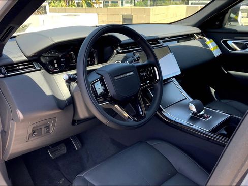 New 2026 Land Rover Range Rover Velar Dynamic SE image 9