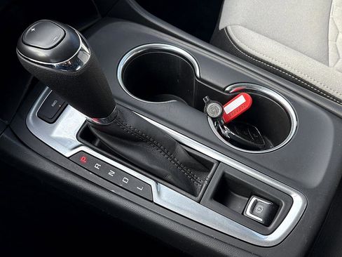 Used 2018 Chevrolet Equinox LS image 24