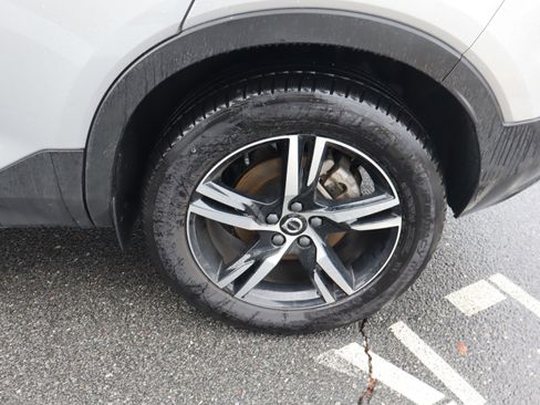 Used 2025 Volvo XC40 B5 Core image 39